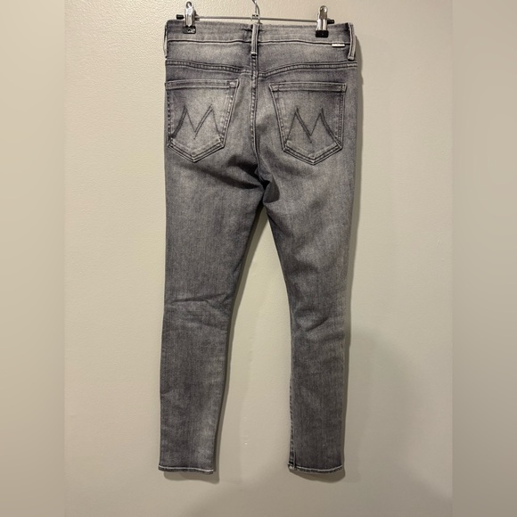 Mother Denim High Waisted Looker in Grey Wash Size 26 - Picture 3 of 7